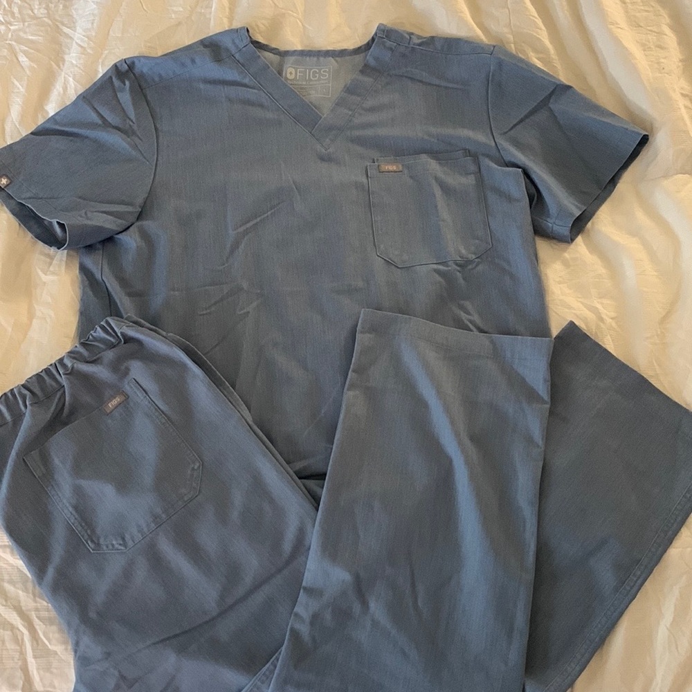 FIGS Mens Scrub Set- Large in Heather Blue *color no longer available from FIGS*